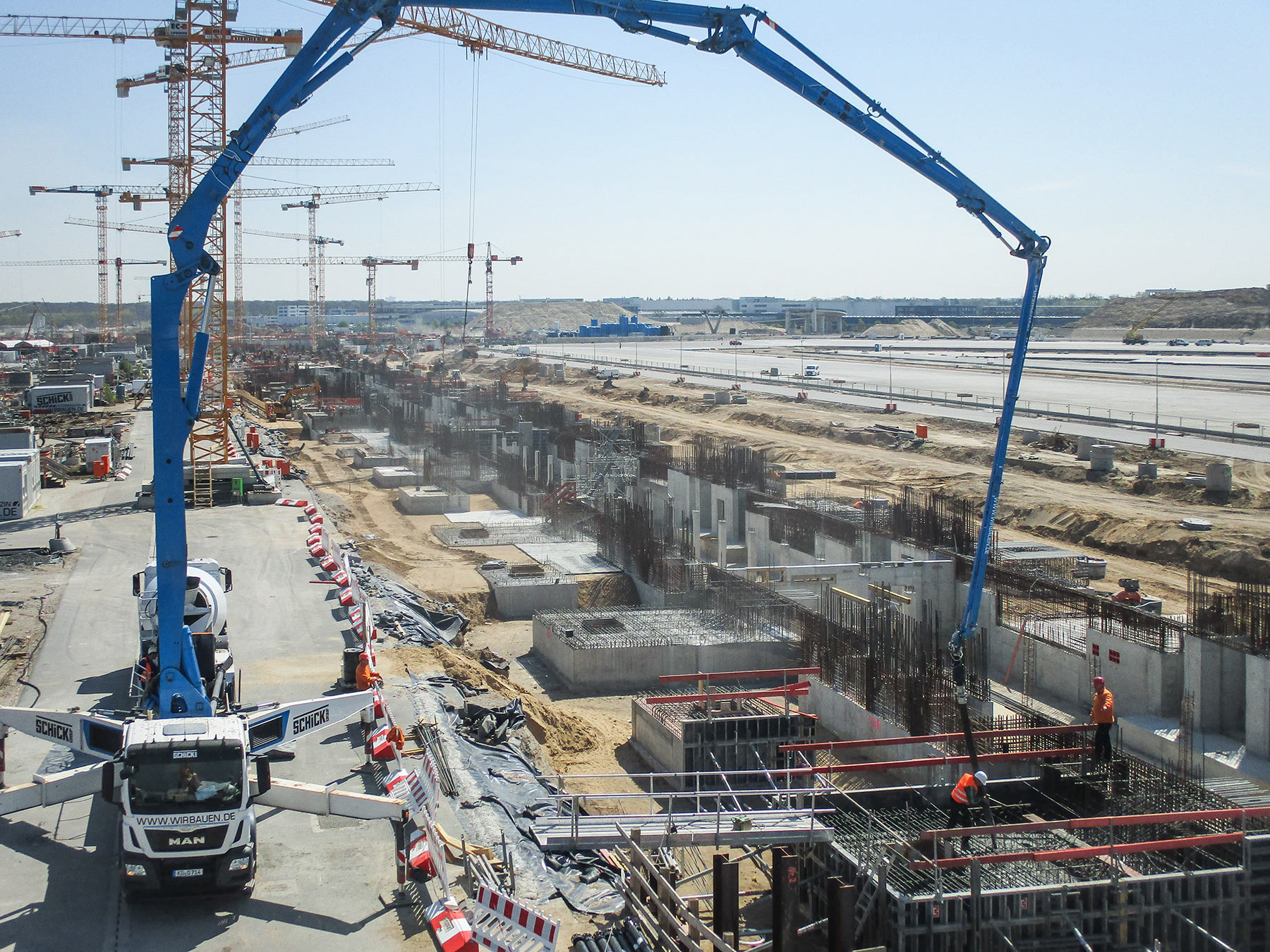 SCHiCK Pier H Terminal 3