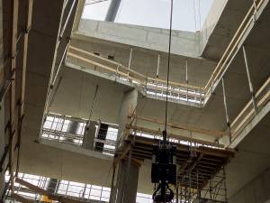 helmholtz-institut-wuerzburg-rohbau-einbau_betontreppe_original