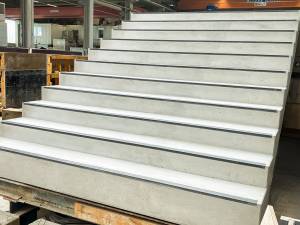 fos-bos-muenchen-fertigteil-treppe-03_original