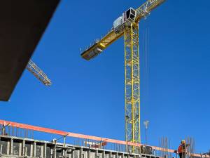 fos-bos-muenchen-rohbau-schalung-01_original