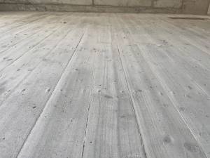 schulzentrum-hammelburg-sichtbeton-innen-brettstruktur-03_original